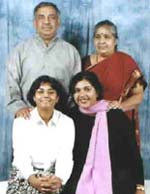 Nagalakshmi Harihareshwara with Harihareshwara and children