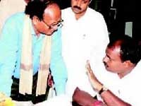 Chief Minister H.D. Kumarswamy in conversation with Champa