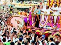 Sahitya Prarishath President Champa, Poet Nisar Ahmed and other in the procession